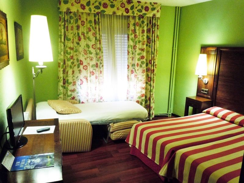 Hotel Urogallo Vielha Zewnętrze zdjęcie